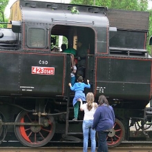 Děti měly možnost se podívat na parní lokomotivu.