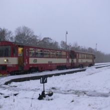 Sobota 17.12.2011, vlak 26800 stojí ve stanici Hrob. 