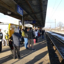 Sobota 14.1.2012, cestující i nadále čekají va vlak 26802 