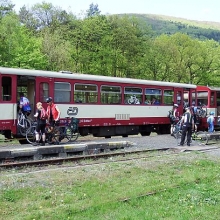 Nástup cyklistů do vlaku 26804 dne 7. 5. 2016 
