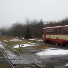 Dva různé vlaky na nádraží Moldava 