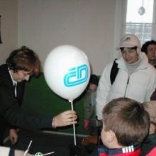 Na výstavě byli rovněž pracovníci ČD Centra z Mostu, kteří prodávali různé upomínkové i praktické předměty a také rozdávali propagační balónky Českých