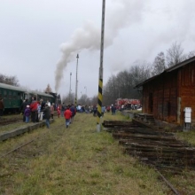 Ve stanici Hrob tentokrát nebyl připraven kulturní program, ale při zastávce v této stanici hasiči doplňovali vodu pro parní lokomotivu. 