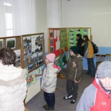 V nádražní čekárně byla opět výstava o moldavské trati, mimo jiné taky k 10. výročí vyhlášení tratě kulturní památkou. 