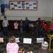 Ve vestibulu pokračoval kulturní program ZŠ Buzulucká. 