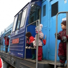 Lokomotiva, která táhla náš vlak, byla pro děti docela zajímavá. 