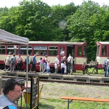 Nástup cestujících do pravidelného vlaku 
