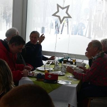 Část účastníků poobědvala v restauraci, provozované v bývalé nádražní budově 