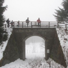 Účastníci na trase přes most, foto Jan Setvák 