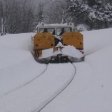 11.2.2006 - Sněhová fréza s pluhem na odklízení sněhu před Moldavou