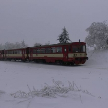 Sobota 16.1.2010, vlak číslo 26803 v zimní krajině 